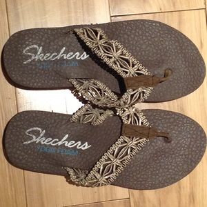 Skechers  yoga foam flip flops
